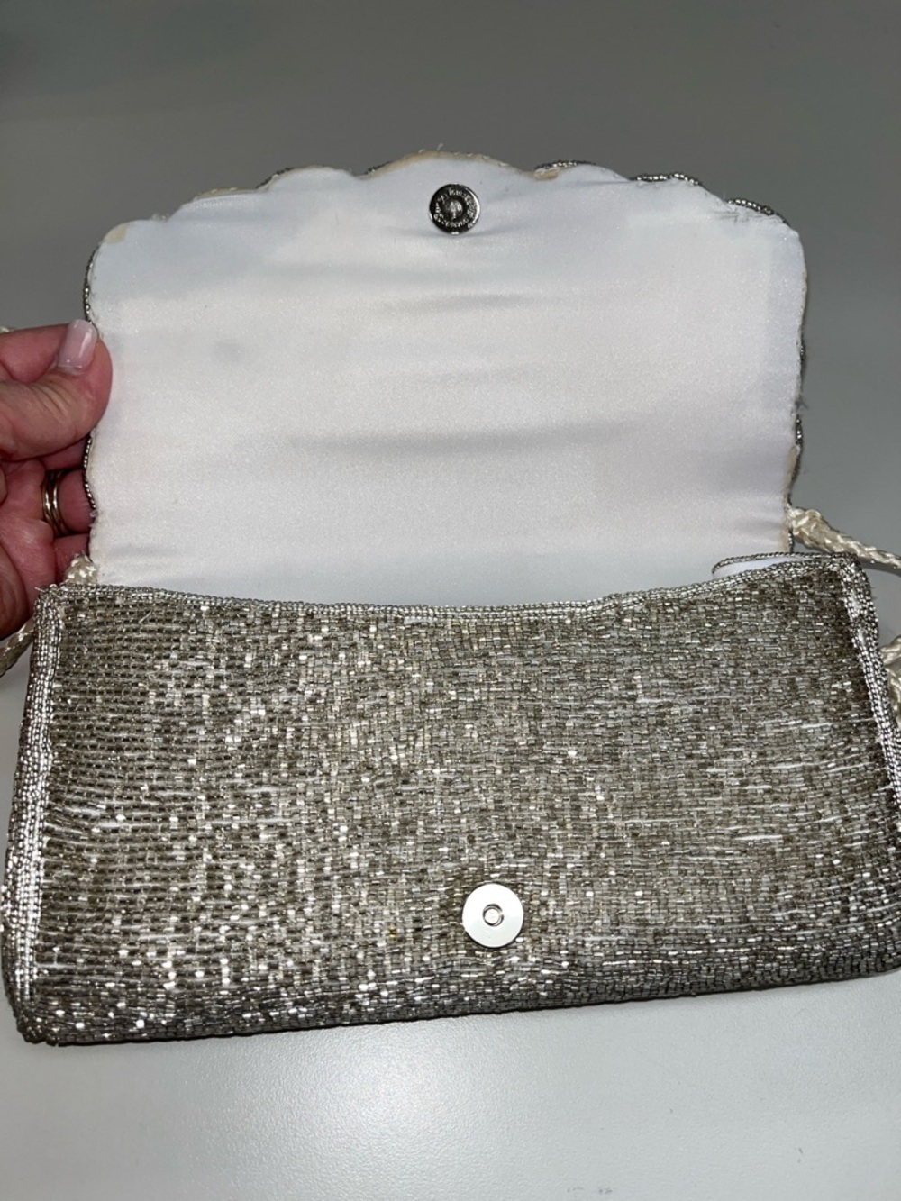 La Regale Silver Scallop Beaded Clutch / Shoulder Bag - Picture 3 of 16